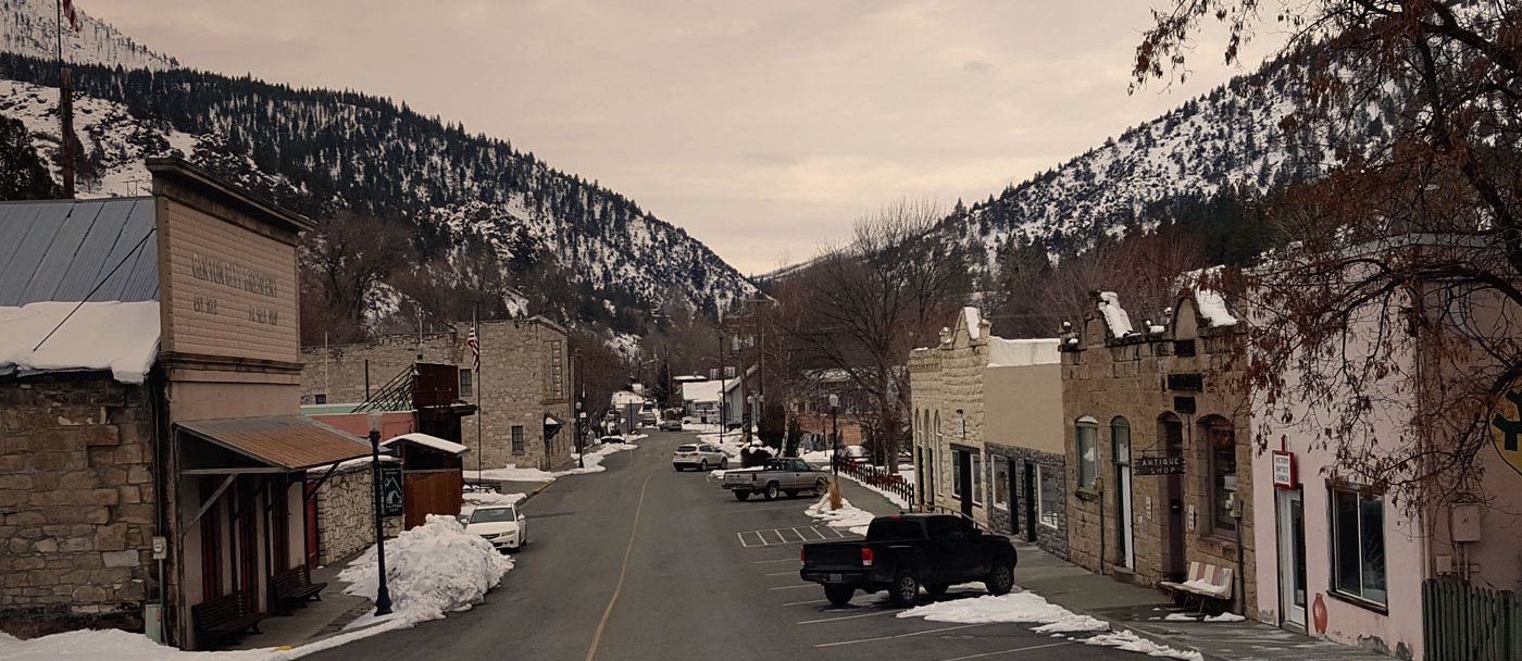 mainstreet in an Oregon mountain town