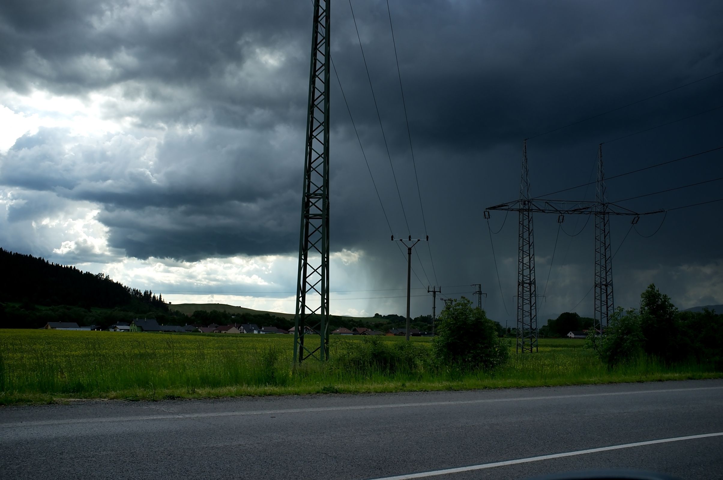 ComEd Prepares for Potential Severe Weather Across Northern Illinois Main Photo