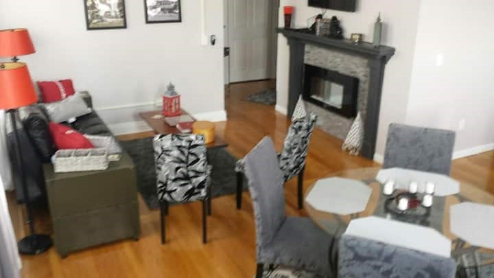 Airbnb Executive Apartment in Newton's Image