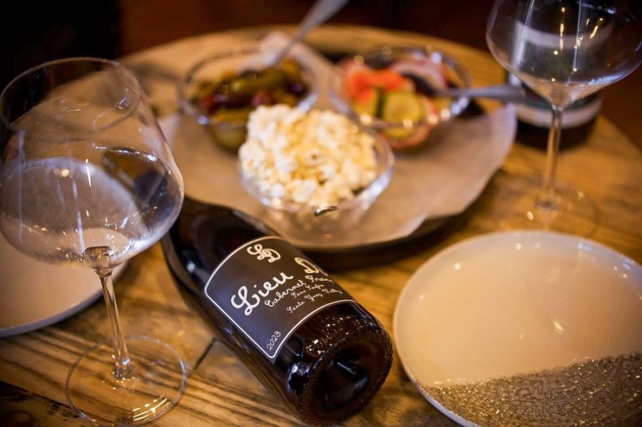 Thumbnail for Pluto’s Wine Bar uncorks in downtown Bastrop