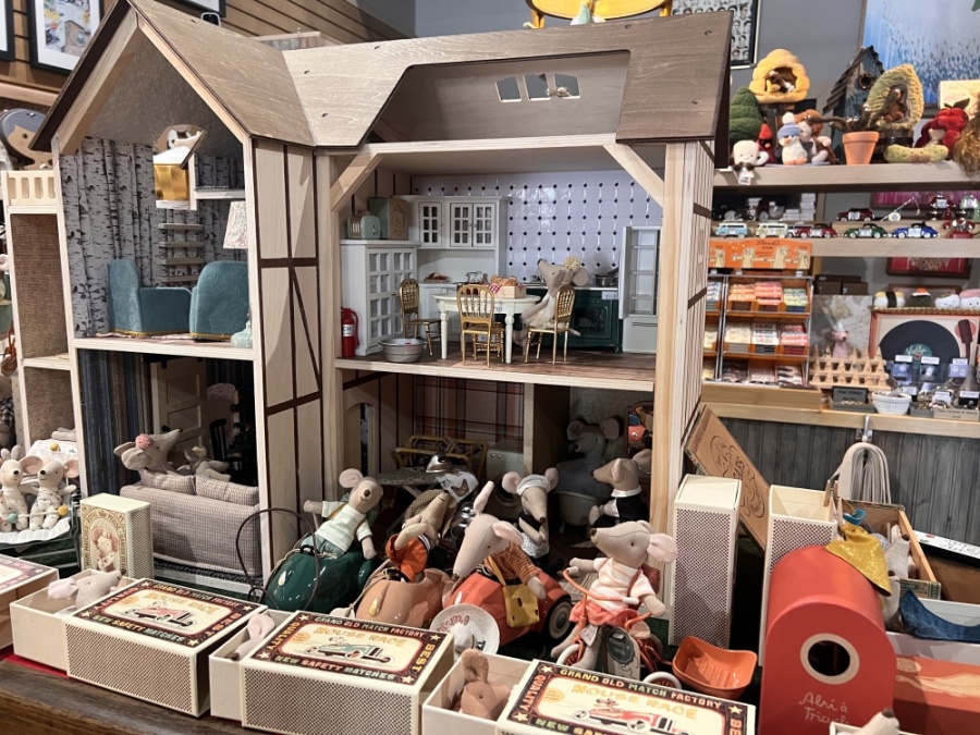 Thumbnail for Holiday gift guide: 10 places to shop for gifts in Bastrop