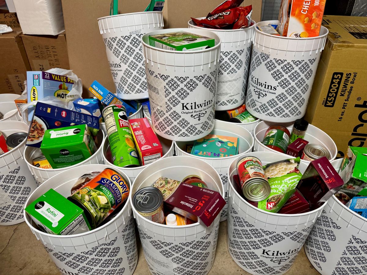 Grapevine Residents Come Together to Feed and Clothe Their Neighbors Photo