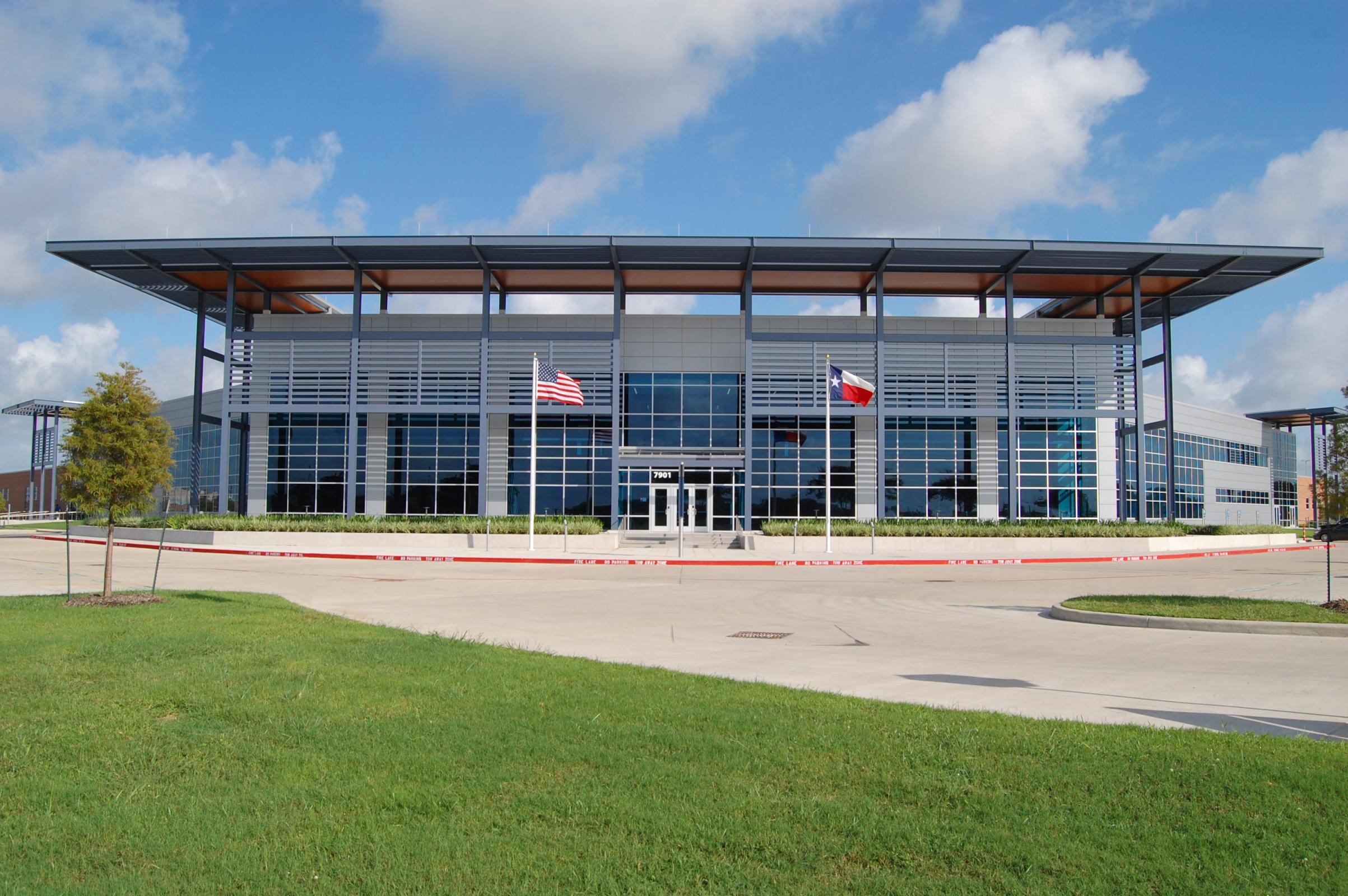 SAN JACINTO COLLEGE OPENS LYONDELLBASELL CENTER FOR PETROCHEMICAL, ENERGY, & TECHNOLOGY Photo