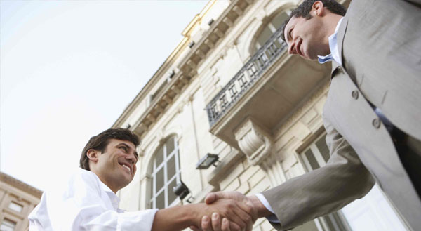 Click the Expand photo to open