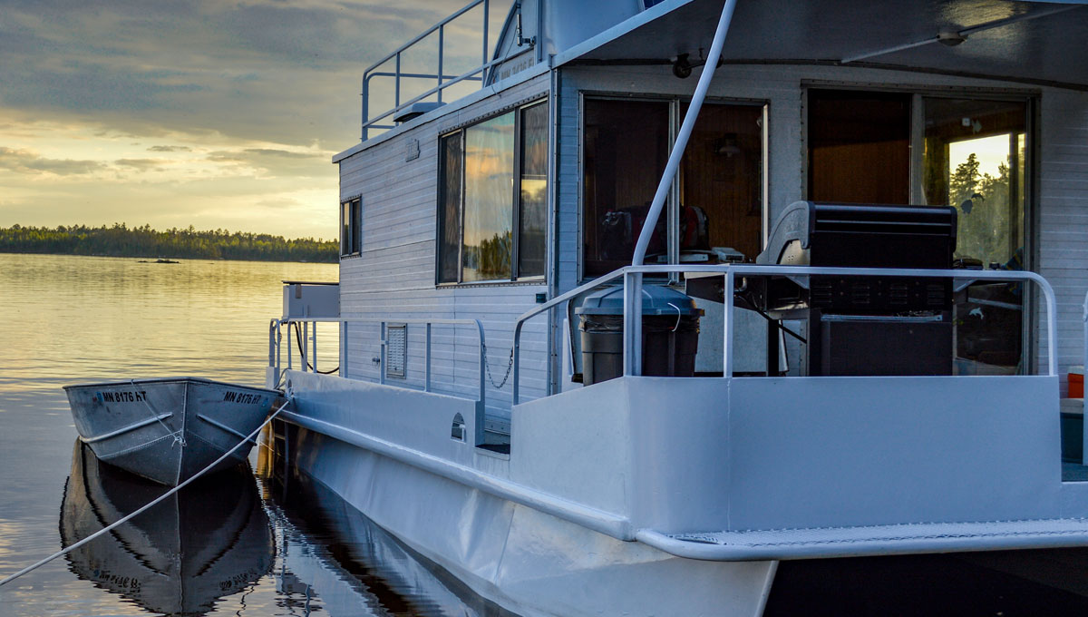 Relax and unwind on a house boat on the Dale Hollow Lake! Photo