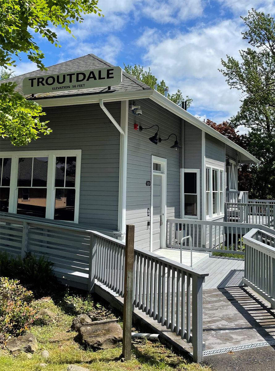 Side view of the Gateway to the Gorge Visitor Center in Troutdale, Oregon.