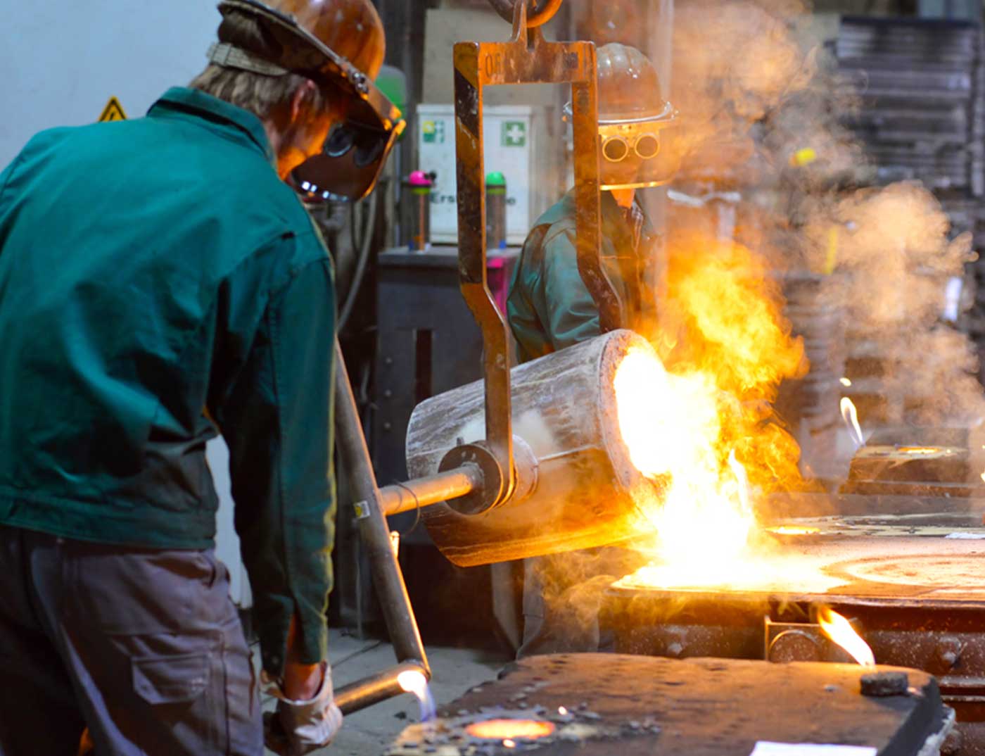 metal casting manufacturing, pouring molten metal