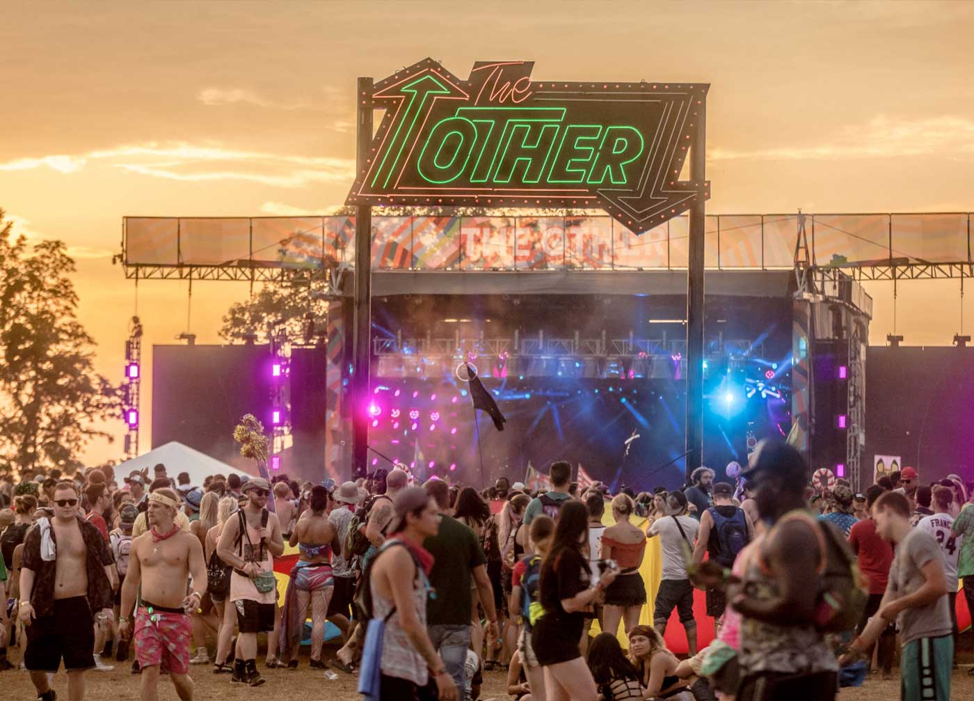 bonnaroo stage and fans