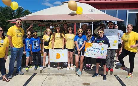 smiling crowd at Lemonade Day