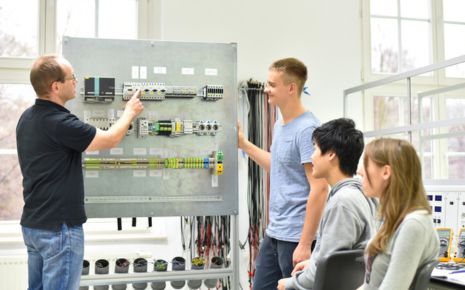 Thumbnail for Career & Technical Education Drives Kent Valley Advanced Manufacturing Success