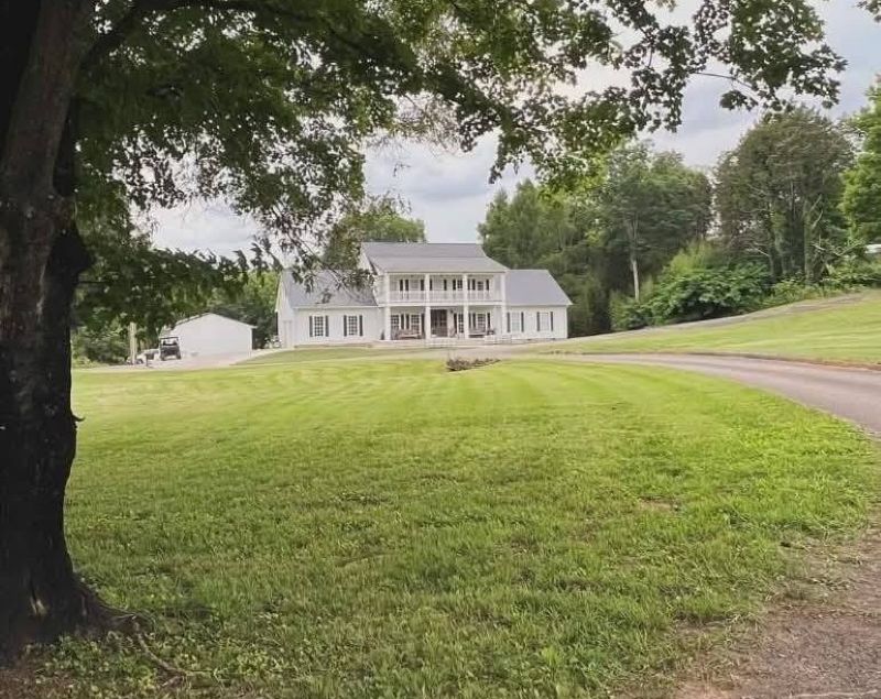 Thumbnail for Christmas Market at the Cove is a Fun Way to Shop Local in McMinn County