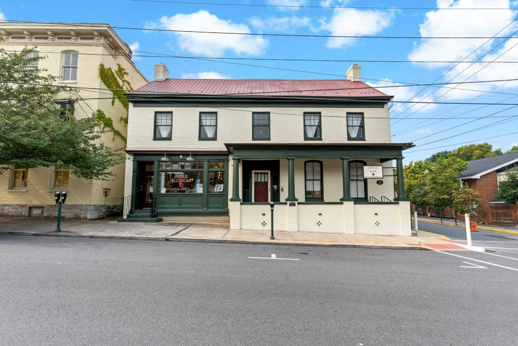The Apple B&B Welcomes Guests in Martinsburg, WV