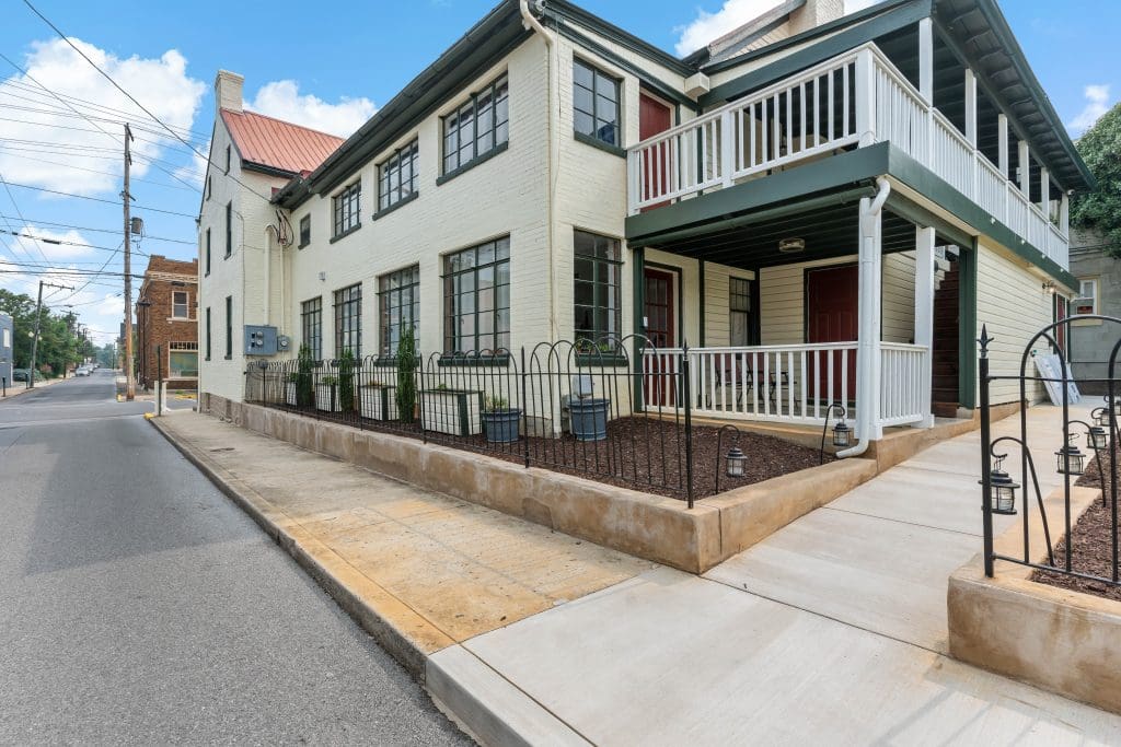 The Apple B&B if Convenienty Located Downtown Martinsburg, WV