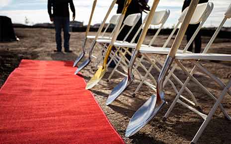 shovel ceremony with red carpet
