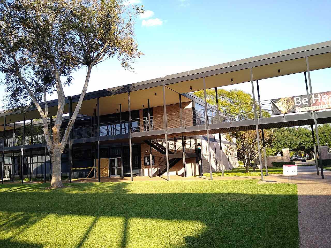 Minutes to Lee College and near 27 regional higher-education institutions