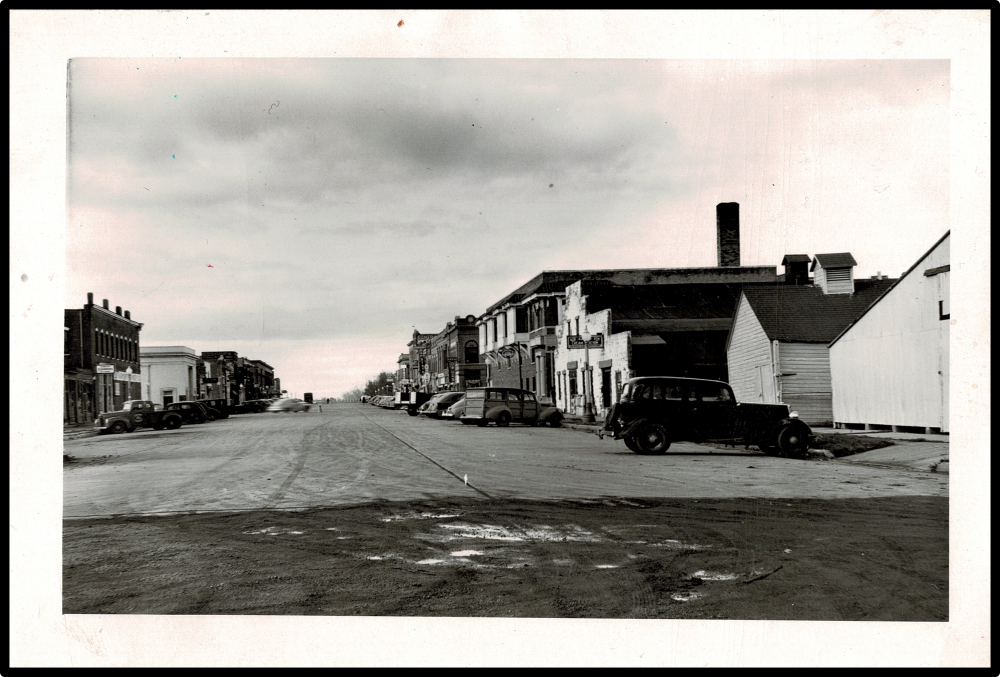 Click here to open 701 Main Street - Gillette Law (4th Bldg from right)