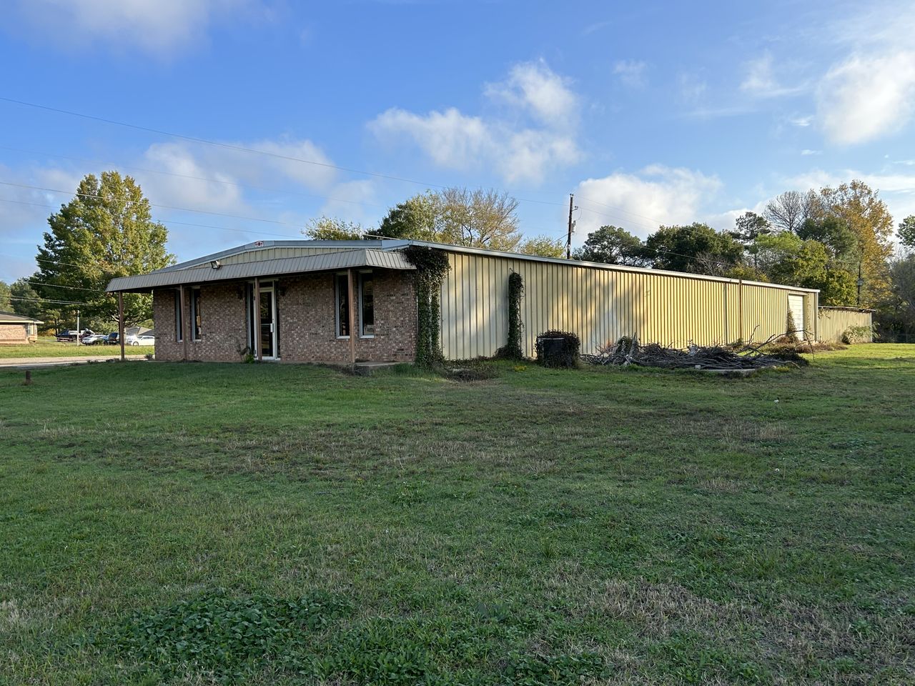 Main Photo For 600 Turner Dr - OFFICE/WAREHOUSE
