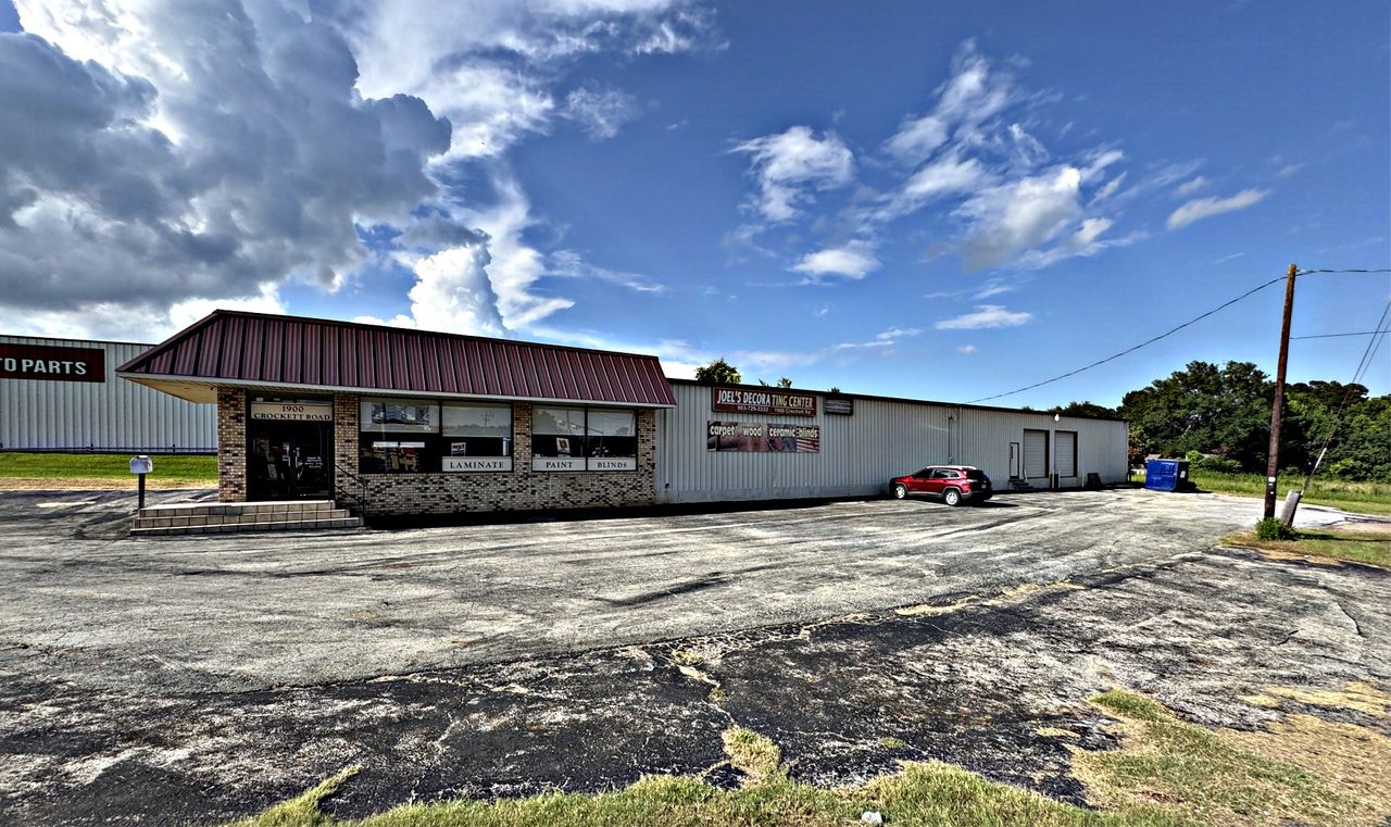 Main Photo For 1900 Crockett Rd - TURNKEY BUSINESS