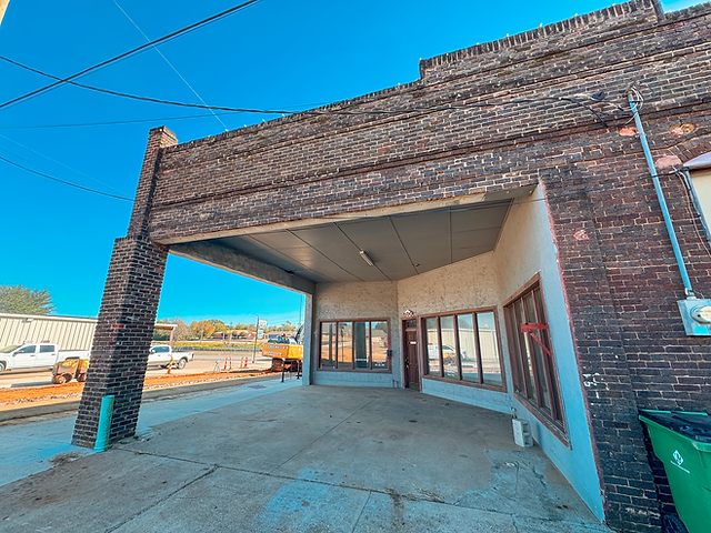 Main Photo For 500 W Main St - FOR LEASE