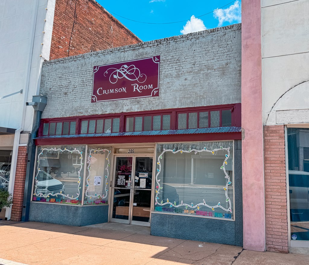 Main Photo For 206 W Oak St. - BUILDING