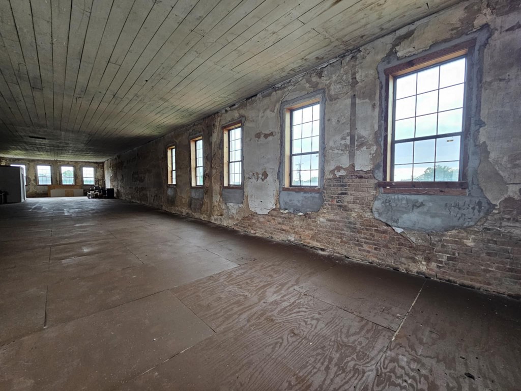 Main Photo For 404 W Oak St. - BUILDING
