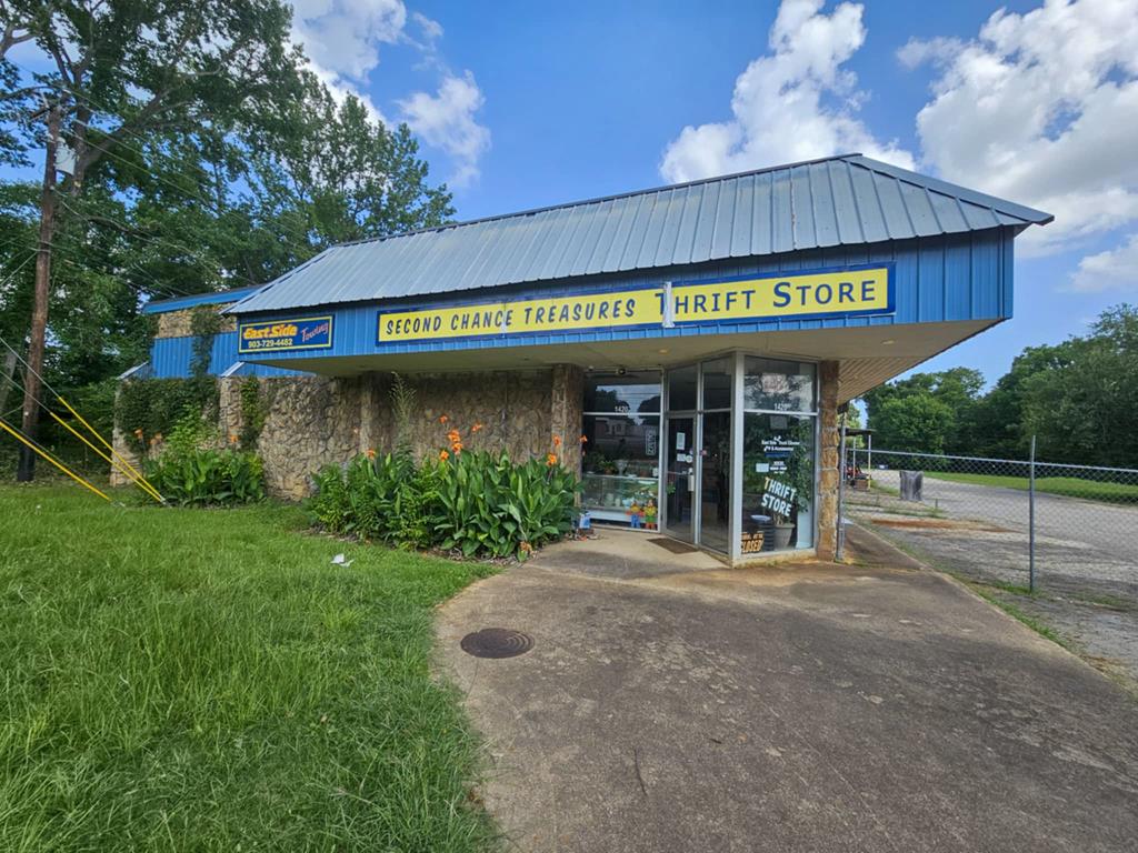Main Photo For 1420 E Palestine Ave - BUILDING