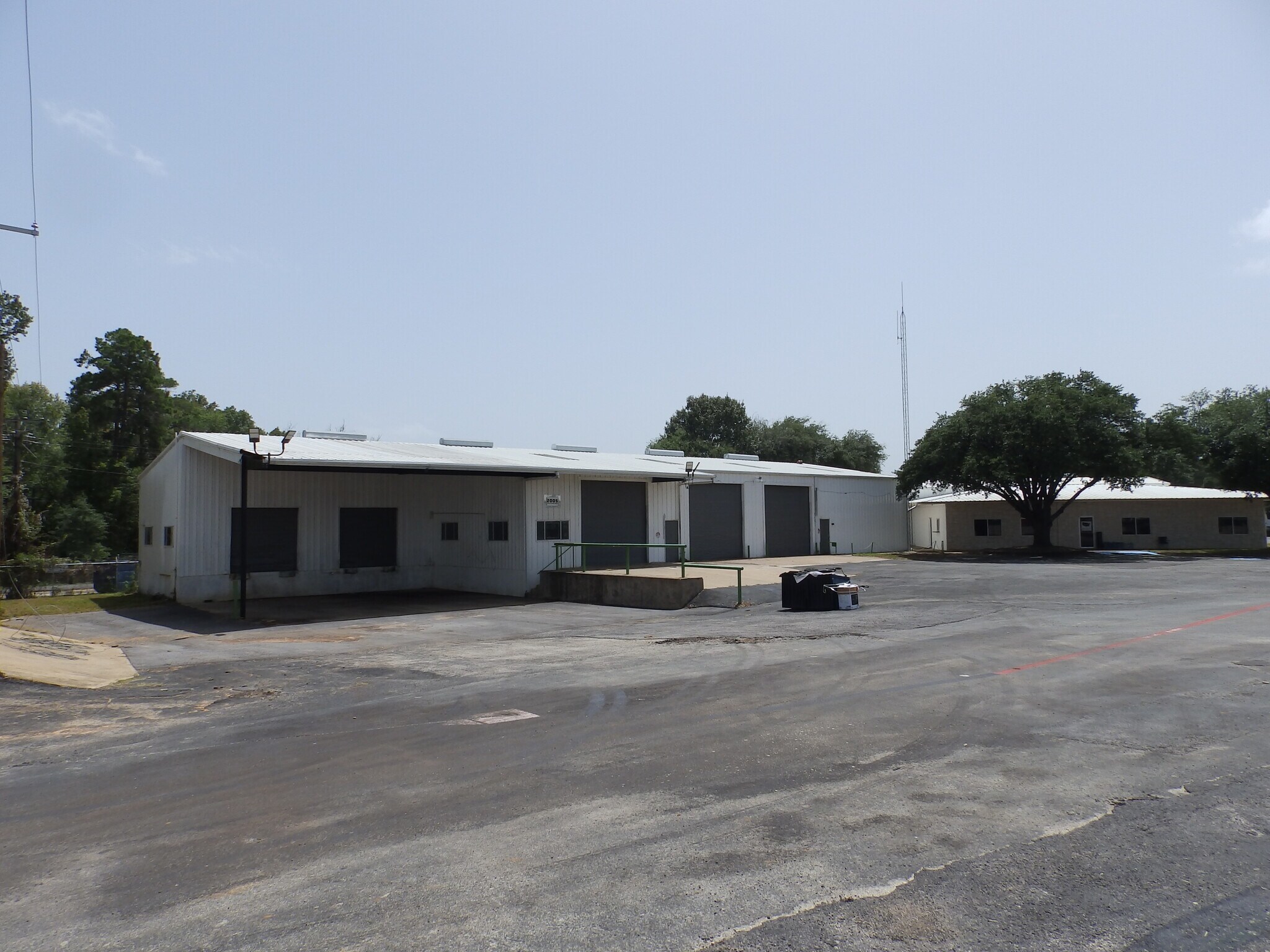 Main Photo For 2005 Tile Factory Rd - BUILDING