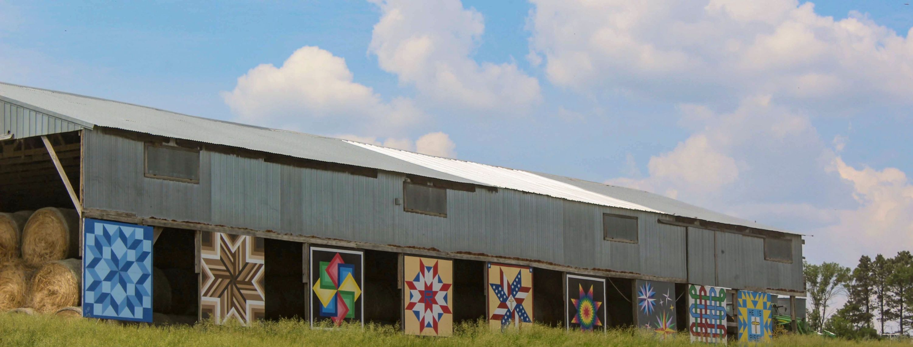 quilt icons on barn